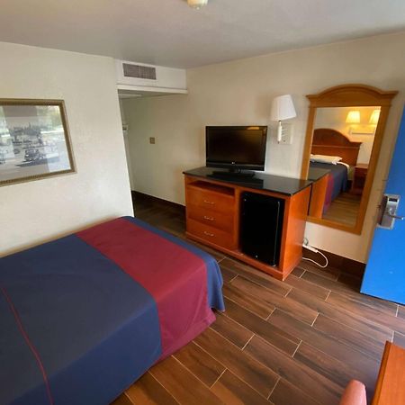 Travelodge By Wyndham Grand Rapids North Walker Exteriör bild