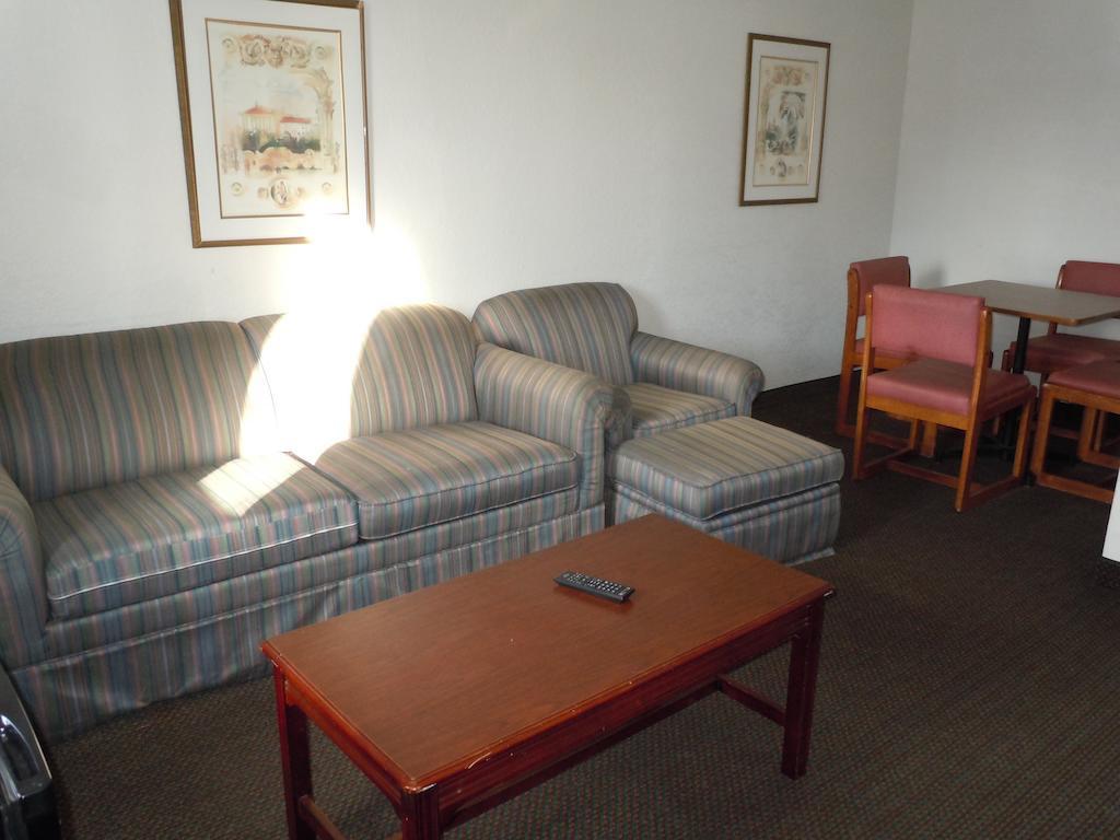 Travelodge By Wyndham Grand Rapids North Walker Exteriör bild