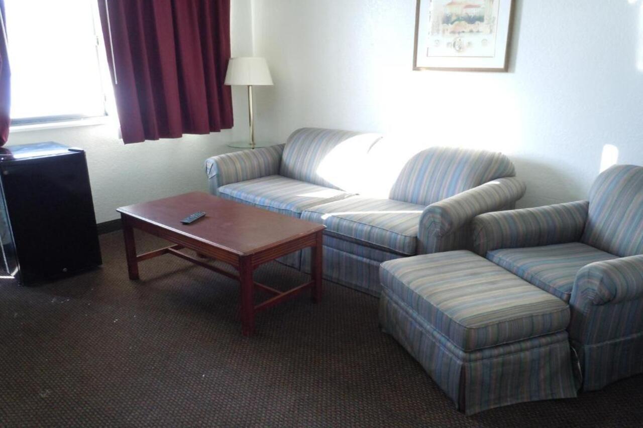 Travelodge By Wyndham Grand Rapids North Walker Exteriör bild